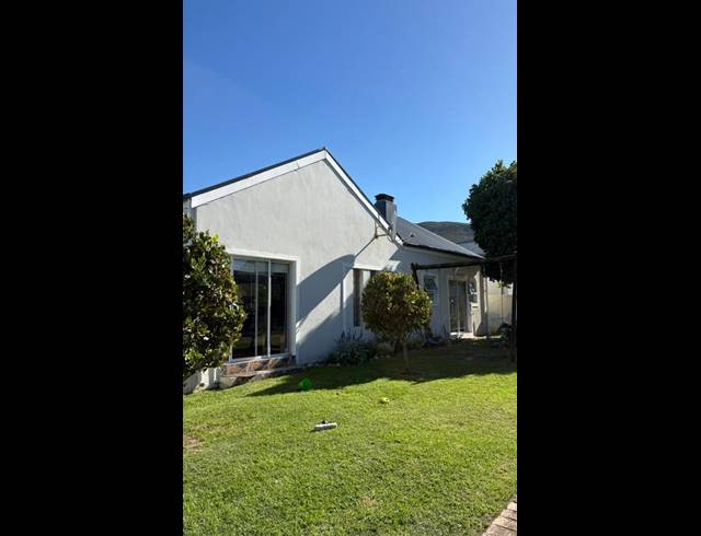 3 BEDROOM HOUSE FOR SALE IN SANDBAAI